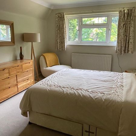 Charming Bournemouth House With Beautiful Spacious Gardens, 5 Min Drive To Beaches, Free Parking For 2-3 Cars Bagian luar foto
