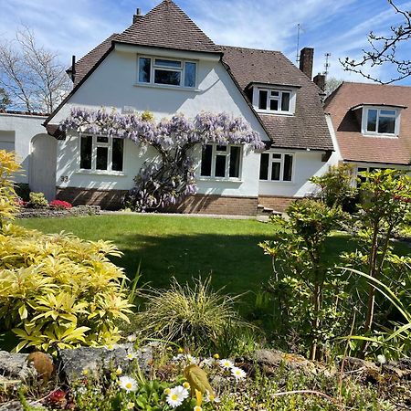 Charming Bournemouth House With Beautiful Spacious Gardens, 5 Min Drive To Beaches, Free Parking For 2-3 Cars Bagian luar foto