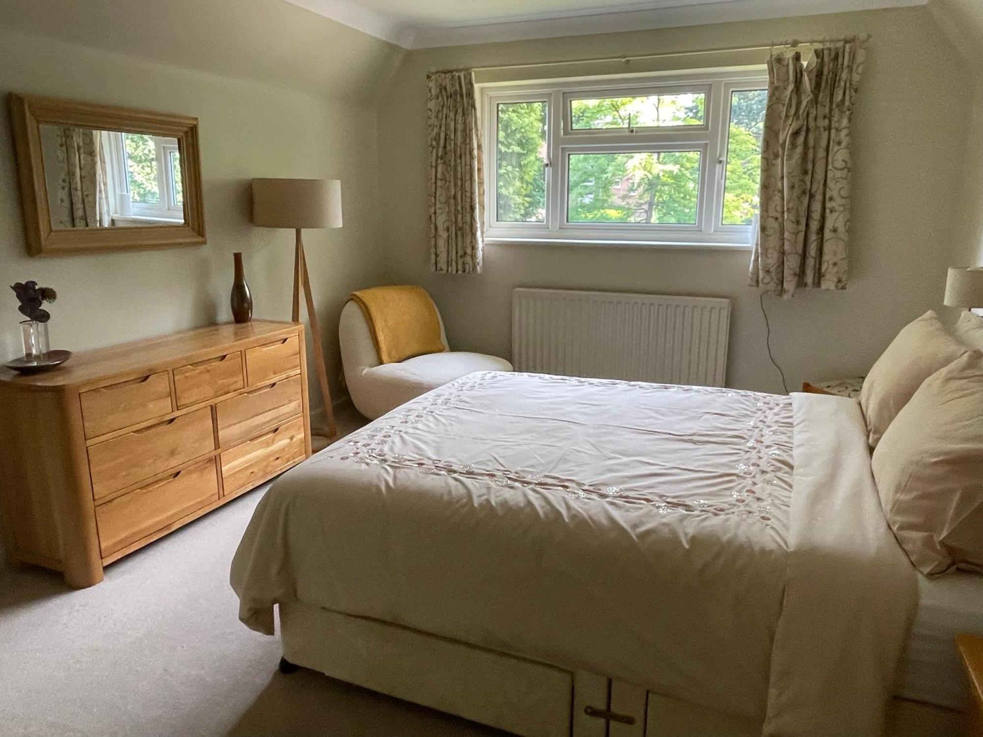 Charming Bournemouth House With Beautiful Spacious Gardens, 5 Min Drive To Beaches, Free Parking For 2-3 Cars Bagian luar foto