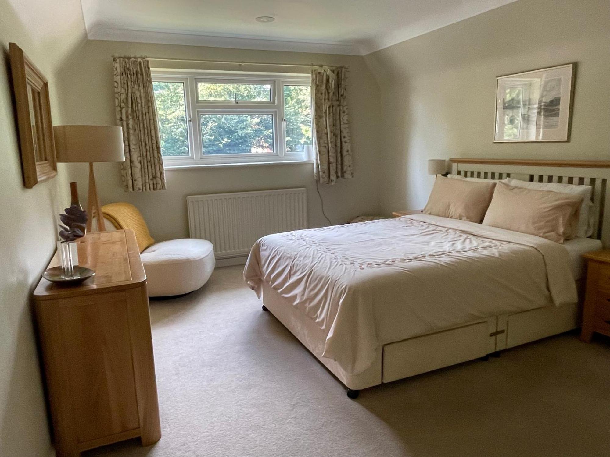 Charming Bournemouth House With Beautiful Spacious Gardens, 5 Min Drive To Beaches, Free Parking For 2-3 Cars Bagian luar foto