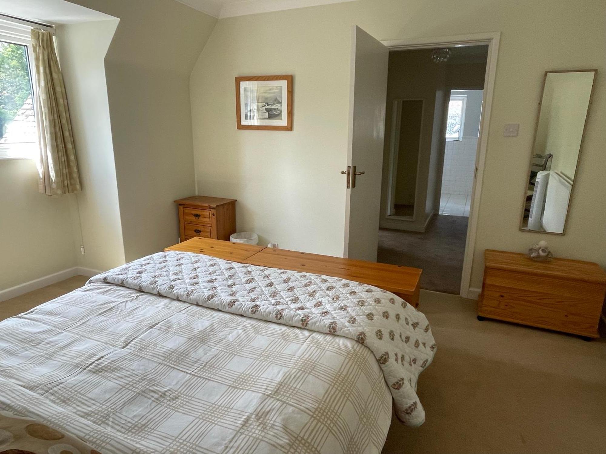 Charming Bournemouth House With Beautiful Spacious Gardens, 5 Min Drive To Beaches, Free Parking For 2-3 Cars Bagian luar foto