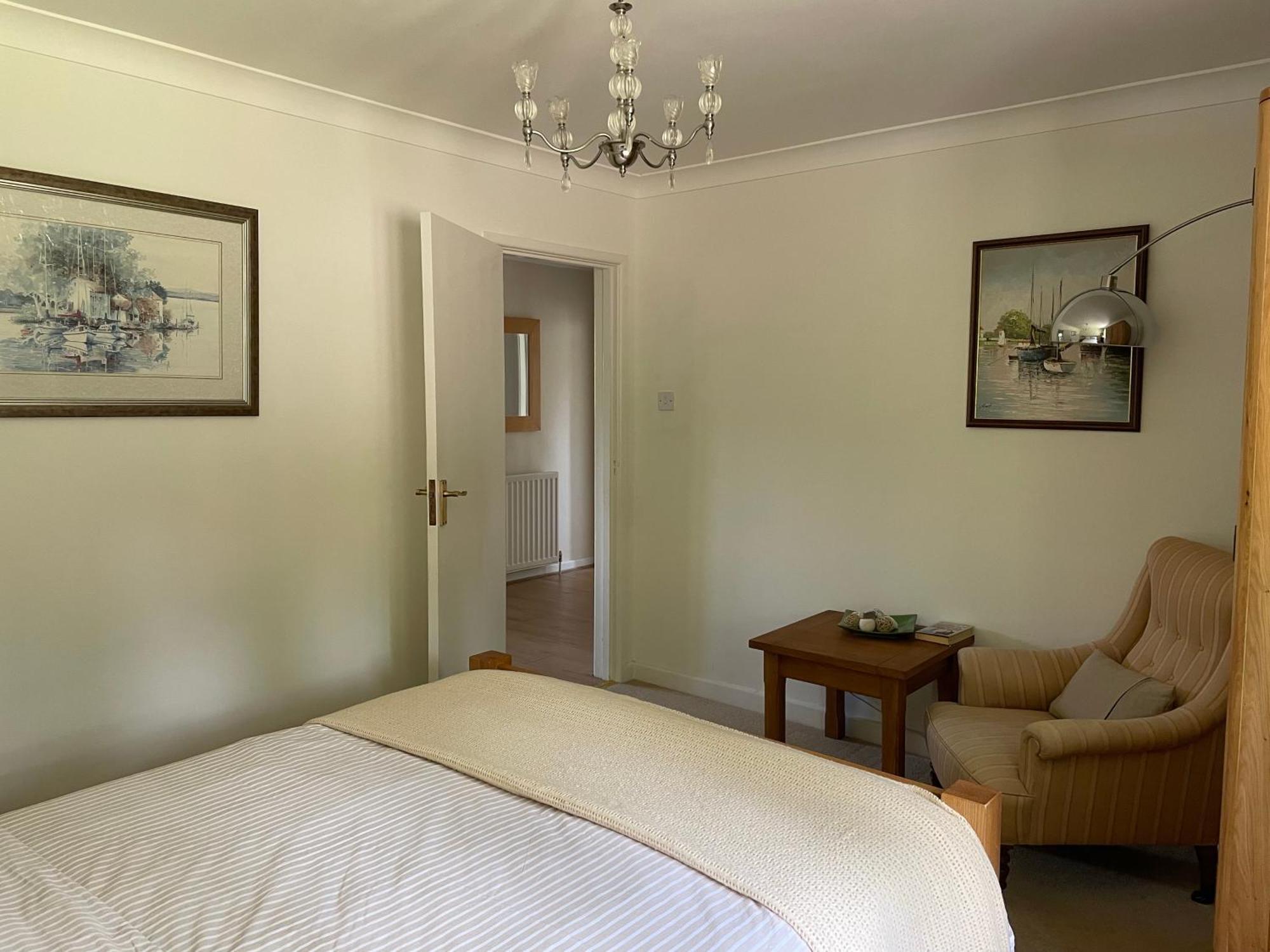 Charming Bournemouth House With Beautiful Spacious Gardens, 5 Min Drive To Beaches, Free Parking For 2-3 Cars Bagian luar foto