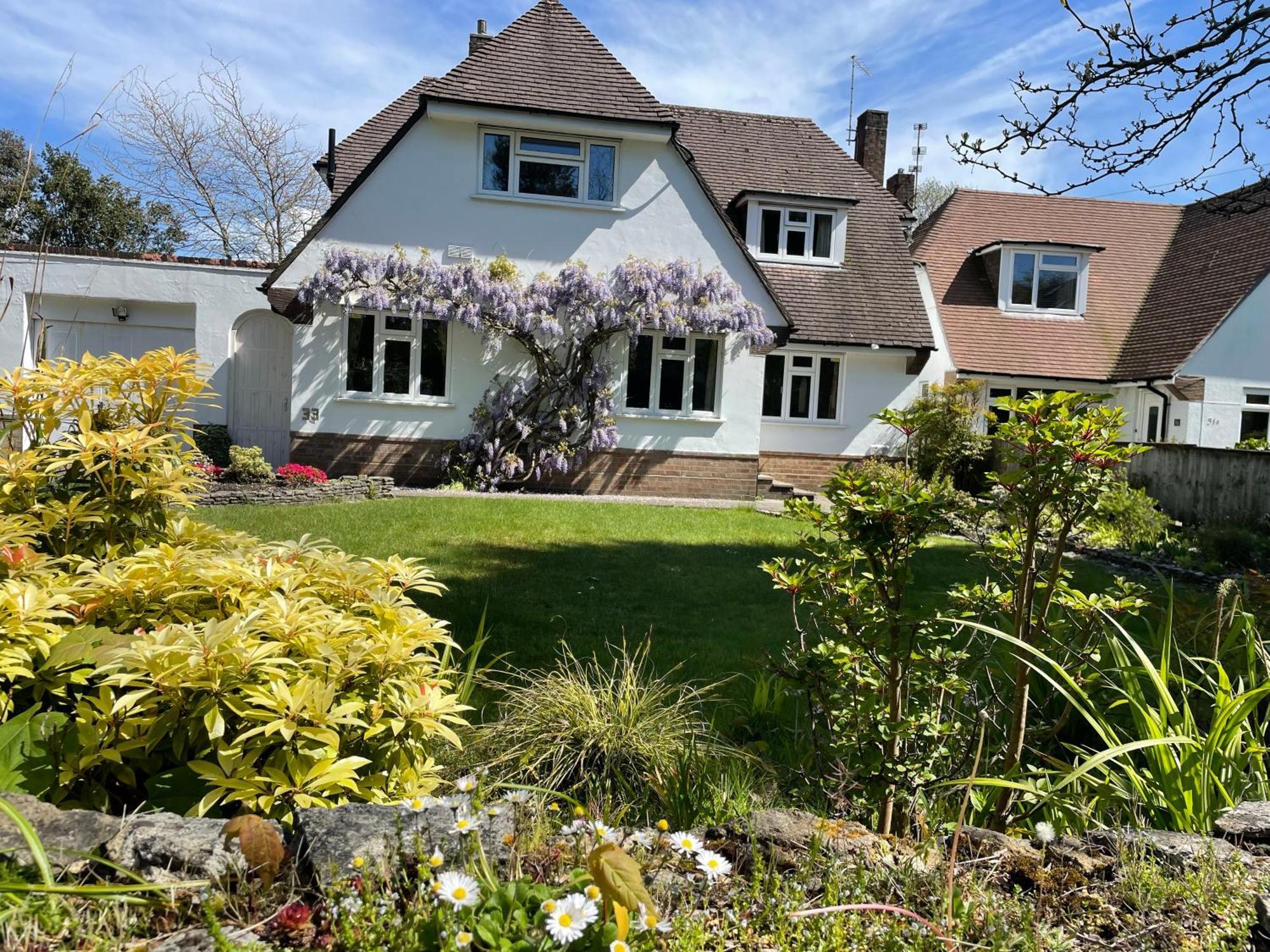 Charming Bournemouth House With Beautiful Spacious Gardens, 5 Min Drive To Beaches, Free Parking For 2-3 Cars Bagian luar foto
